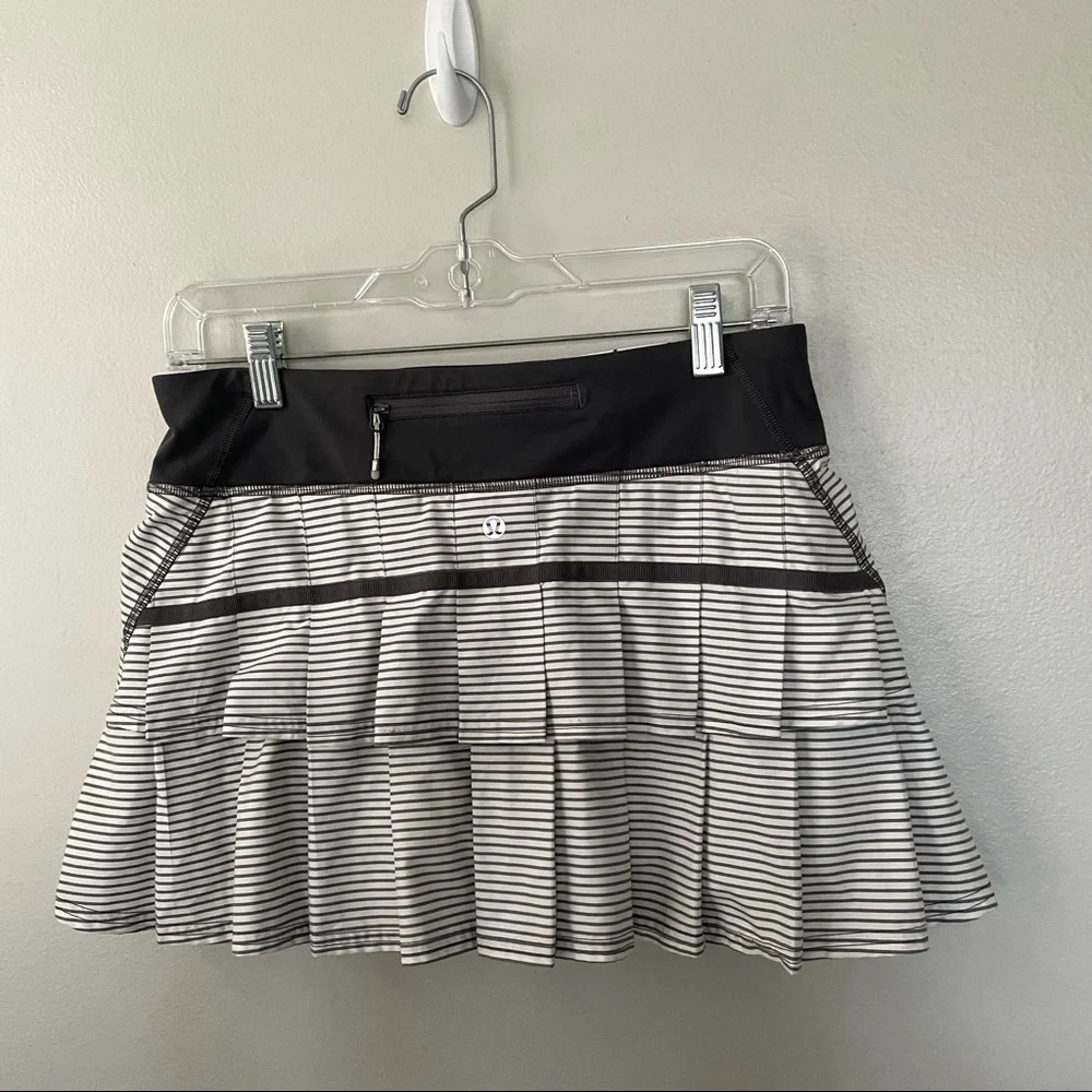 Lululemon Run Pace Setter Skirt size 6 Reg